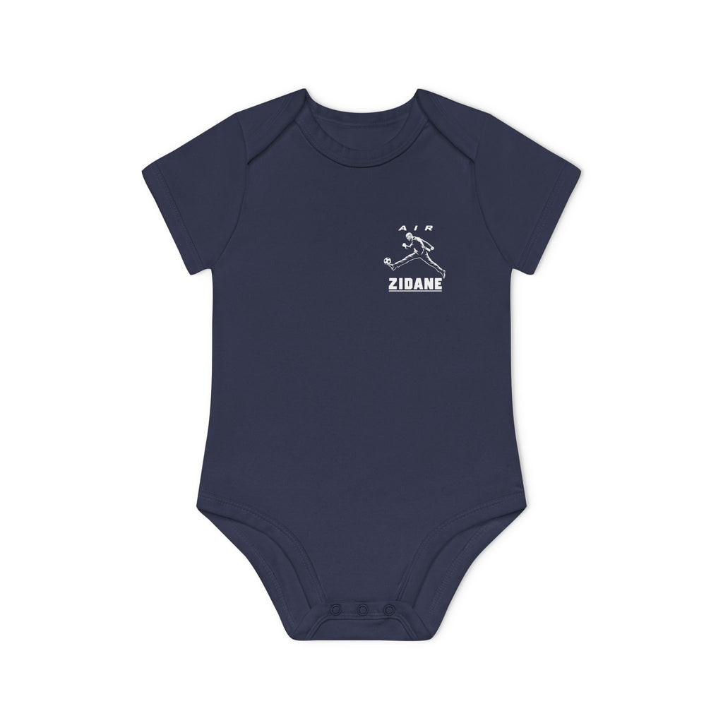 Body bébé bleu marine à manches courtes, vue de face, petit motif blanc AIR ZIDANE côté cœur.