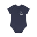 Body bébé bleu marine à manches courtes, vue de face, petit motif blanc AIR ZIDANE côté cœur.